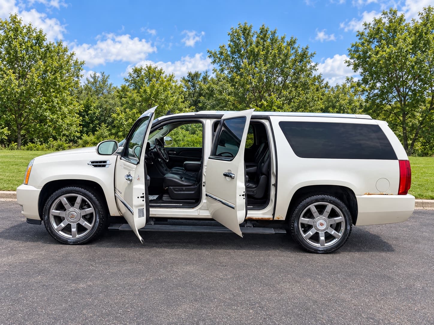 2007 Cadillac Escalade N/A — photo 8 of 13