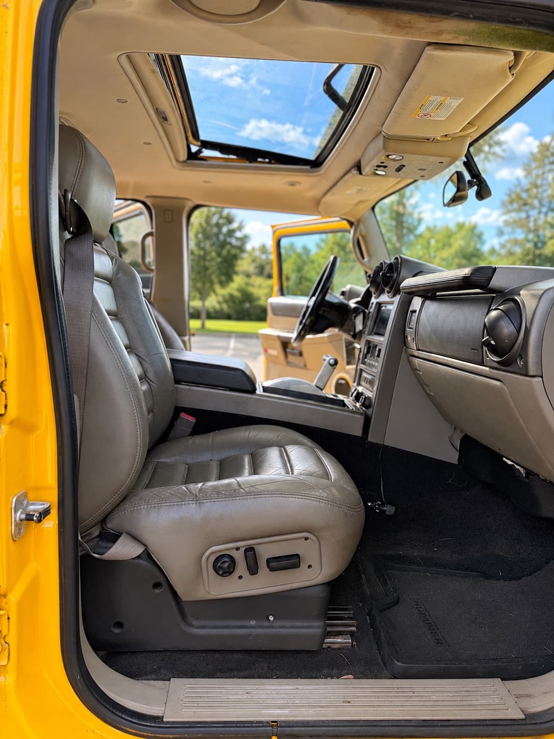 2004 Hummer H2 Base — photo 17 of 19