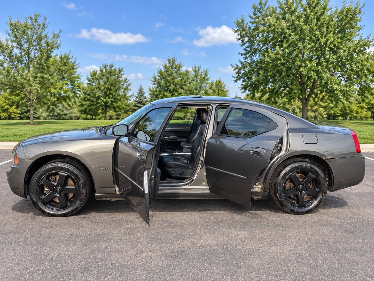 2010 Dodge Charger R/T — photo 9 of 17