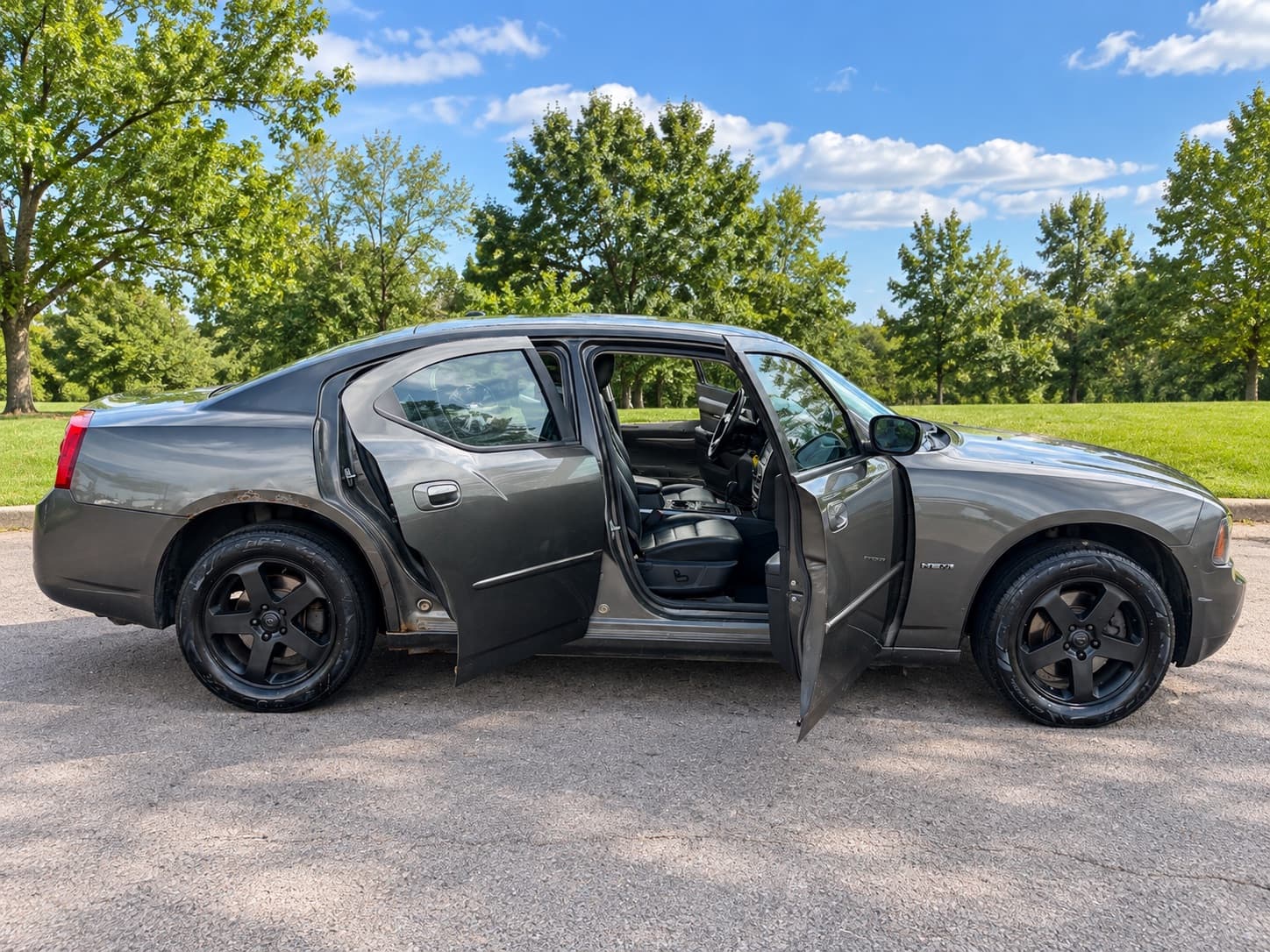 2010 Dodge Charger R/T — photo 11 of 17