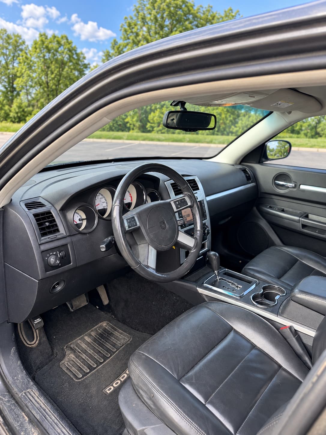 2010 Dodge Charger R/T — photo 13 of 17