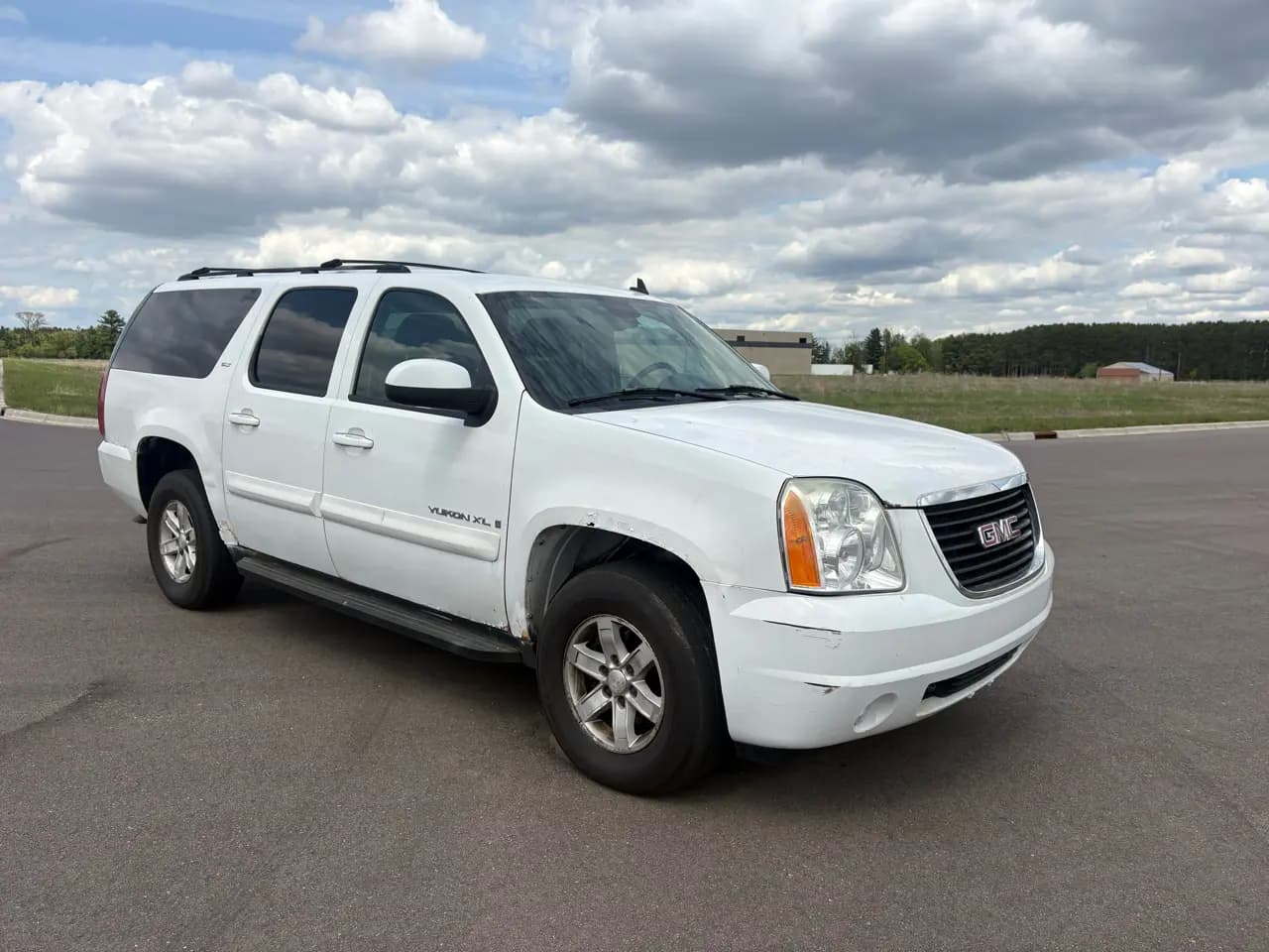 2007 GMC Yukon XL — photo 2 of 16