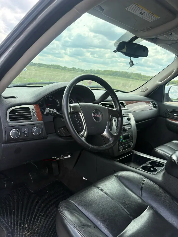 2007 GMC Yukon XL — photo 9 of 16