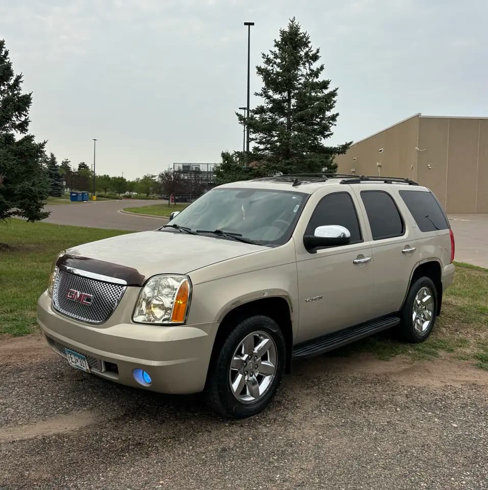 2010 GMC Yukon SLT1 — photo 2 of 18