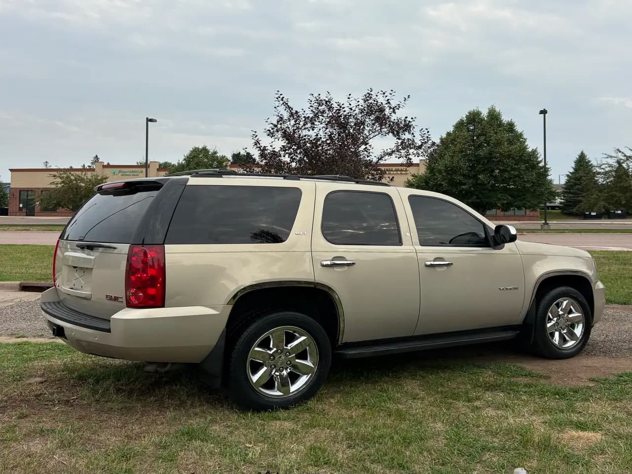 2010 GMC Yukon SLT1 — photo 5 of 18