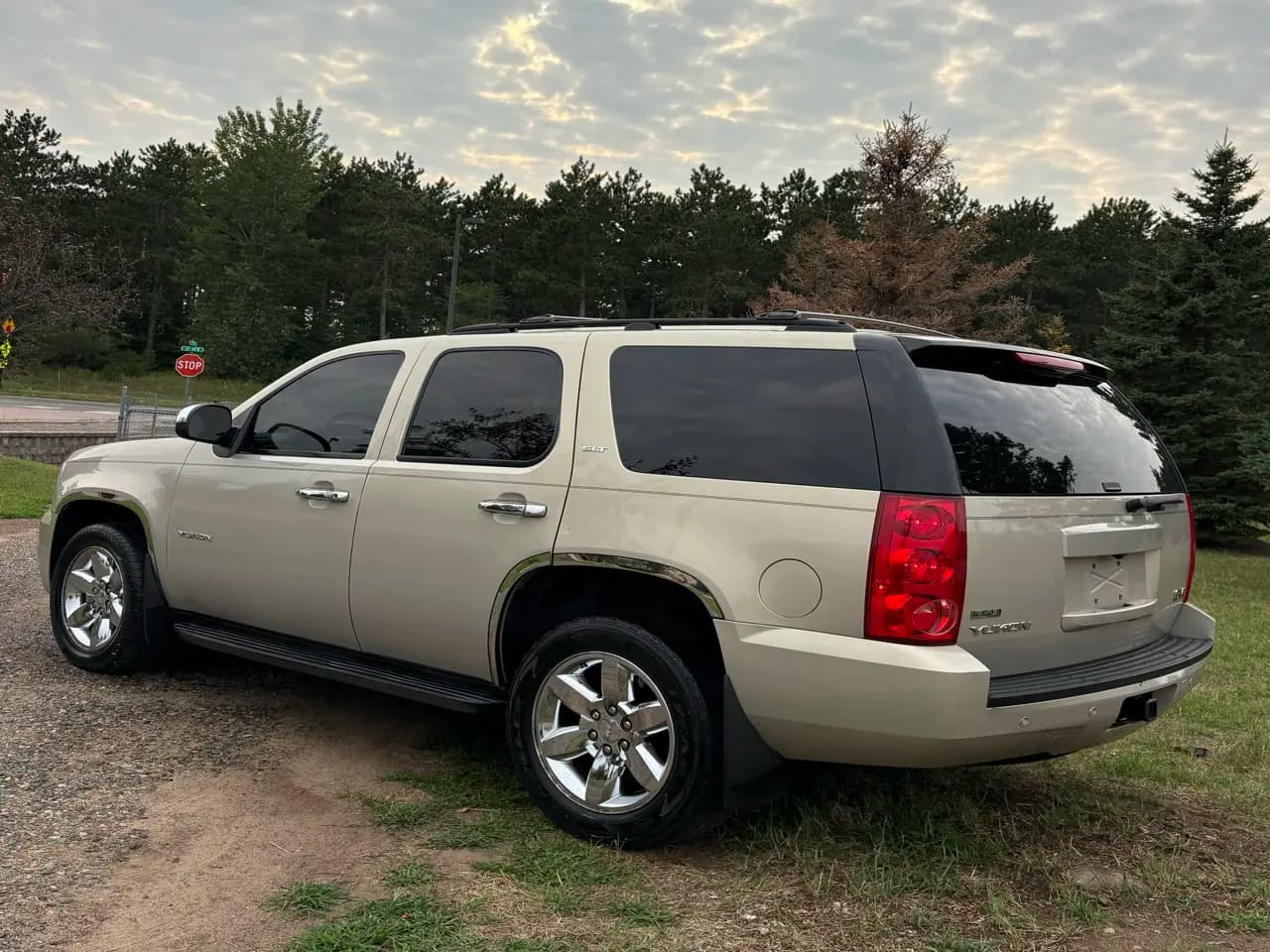 2010 GMC Yukon SLT1 — photo 8 of 18