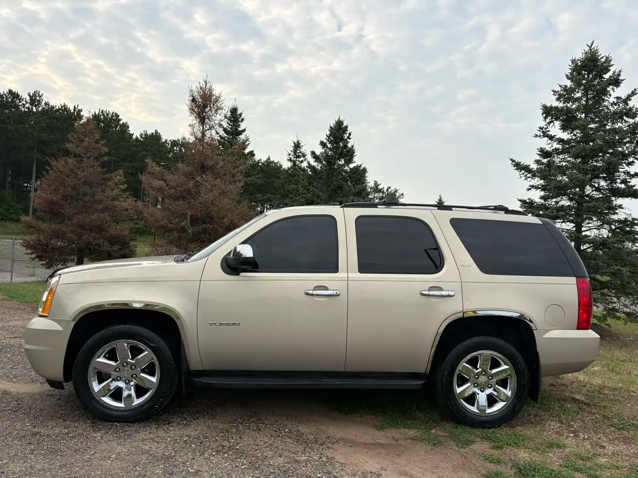 2010 GMC Yukon SLT1 — photo 9 of 18