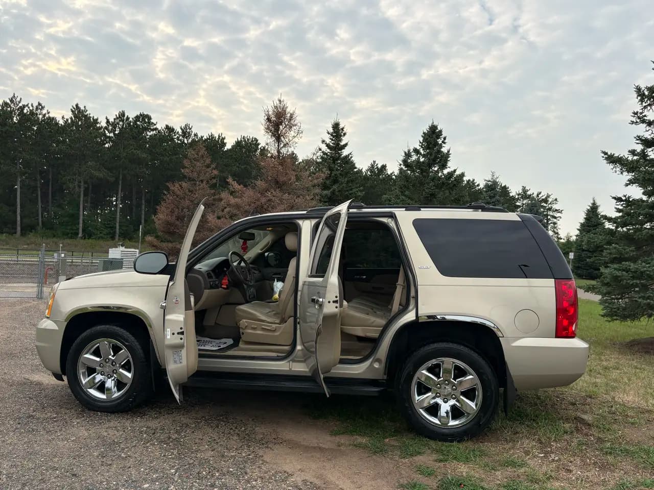 2010 GMC Yukon SLT1 — photo 10 of 18