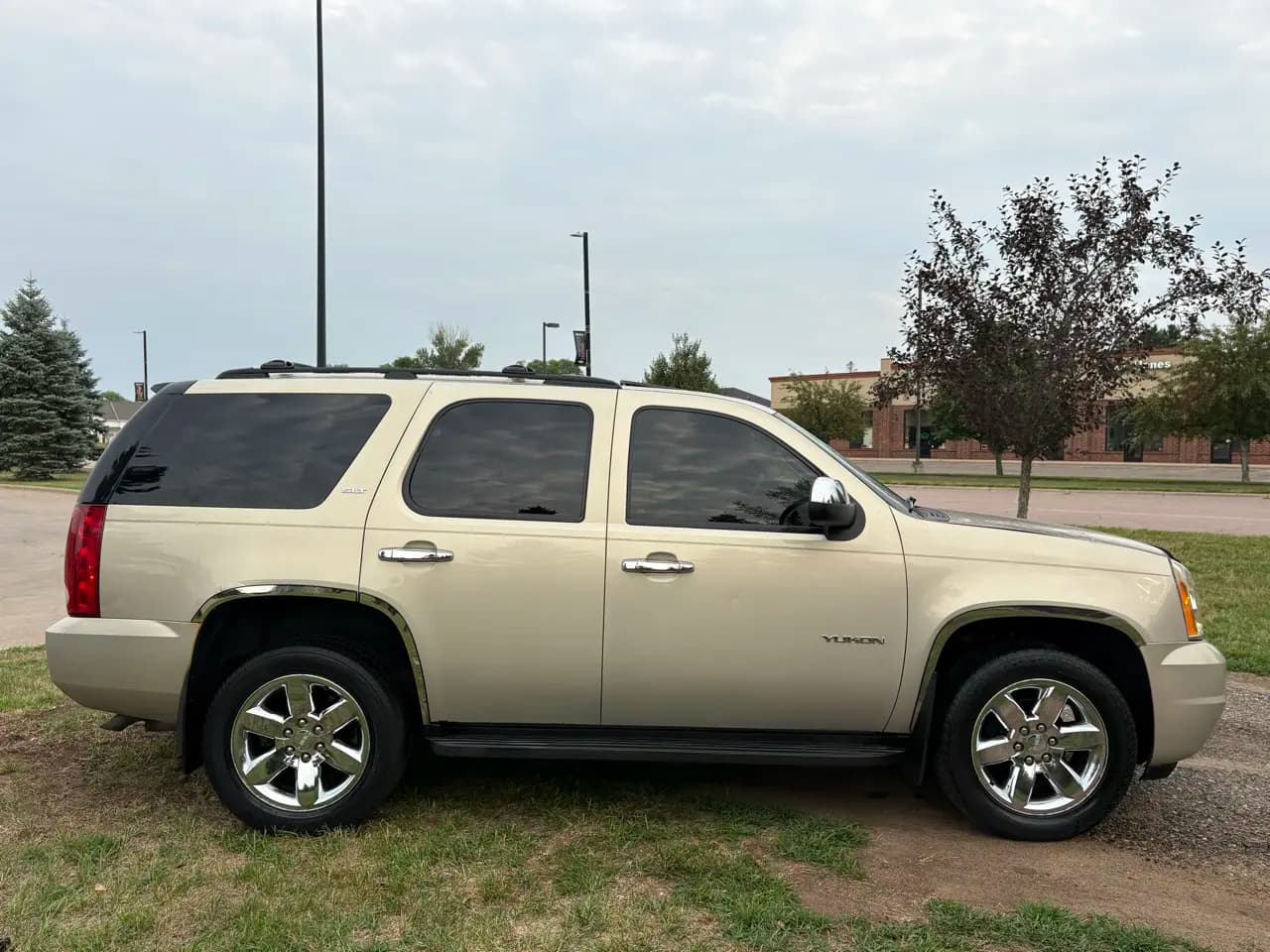2010 GMC Yukon SLT1 — photo 11 of 18