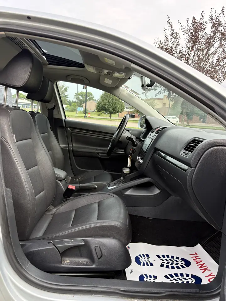 2010 Volkswagen Jetta SE — photo 15 of 16
